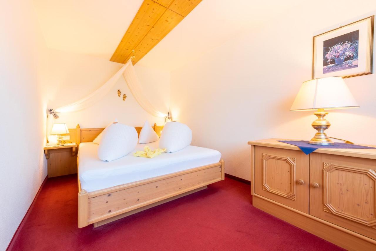 Gasthof Enzian Tannheim Room photo