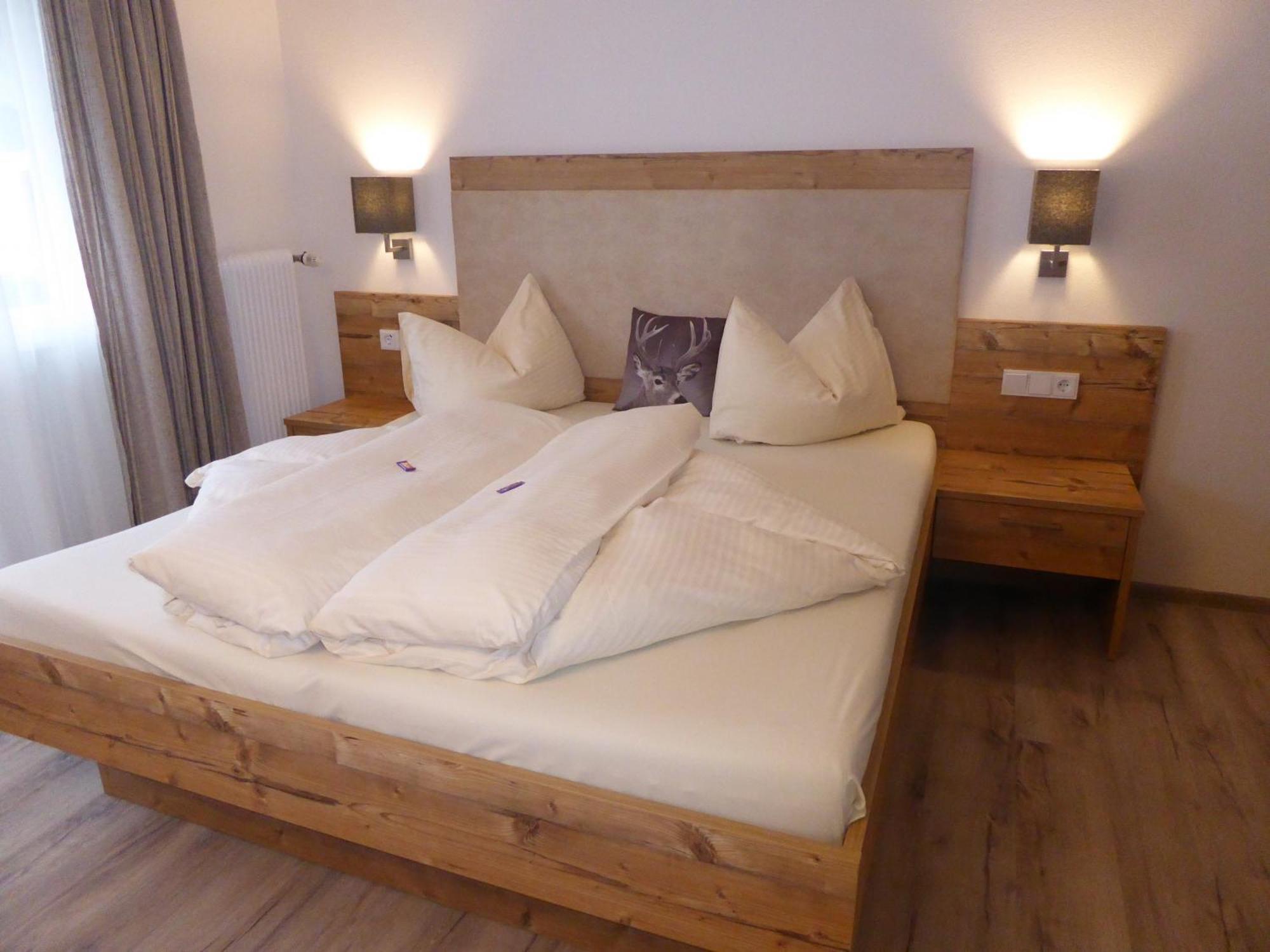Gasthof Enzian Tannheim Room photo